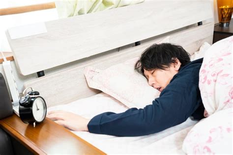 人一天睡眠時間|一天睡眠時間多久才健康長壽？日本醫學博士：睡10小。